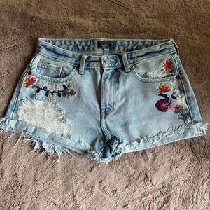 Abercrombie & Fitch Harper Low Rise Embroidered Distressed Denim Shorts 26 2R